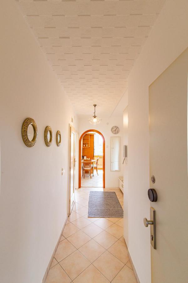 Best Rated Central Apartment Vienna - Ac, Wifi, 24H7Days Self Check-In, Board Games, Netflix المظهر الخارجي الصورة