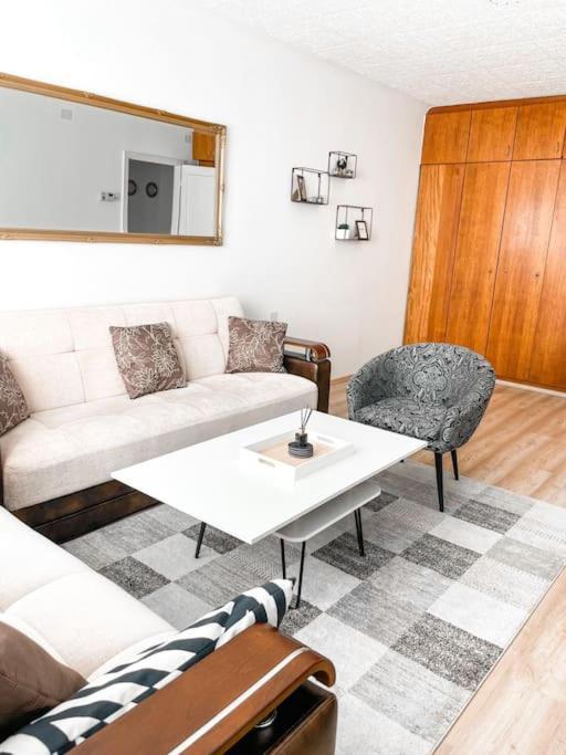 Best Rated Central Apartment Vienna - Ac, Wifi, 24H7Days Self Check-In, Board Games, Netflix المظهر الخارجي الصورة
